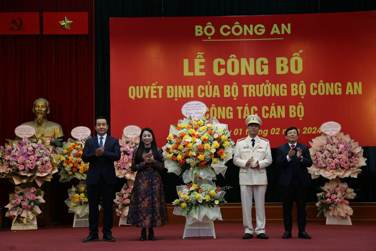 Thường trực Tỉnh ủy Vĩnh Phúc chúc mừng tân Giám đốc Công an tỉnh.