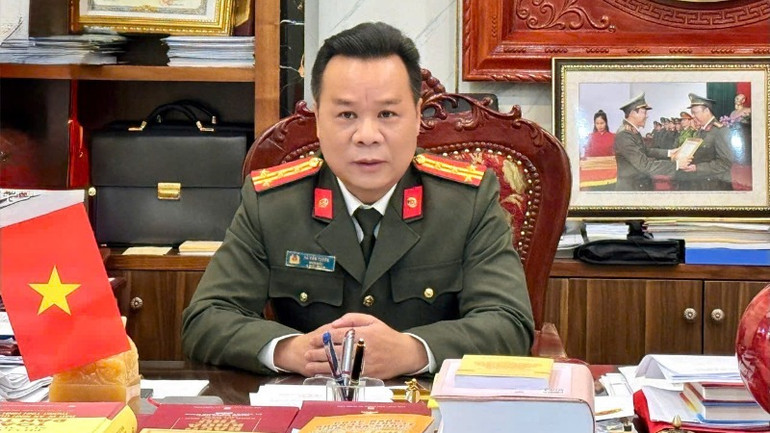 Đại tá Hà Văn Tuyên, Giám đốc Công an tỉnh Bắc Kạn trao đổi với phóng viên. (Ảnh: THÙY DƯƠNG)