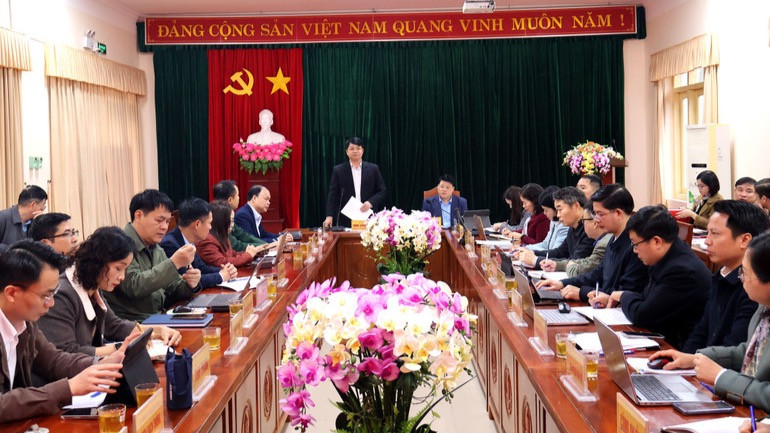 Phó Chủ tịch Ủy ban nhân dân tỉnh Bắc Kạn Nông Quang Nhất phát biểu chỉ đạo tại hội nghị của Ban chỉ đạo. (Ảnh: THU TRANG)