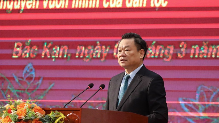 Bí thư Tỉnh ủy Bắc Kạn Hoàng Duy Chinh phát biểu tại hội nghị. (Ảnh: HÀ THANH)