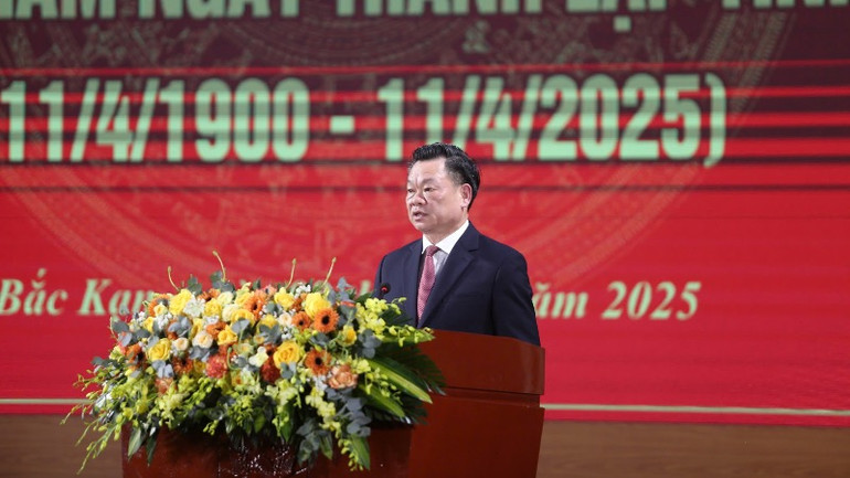 Bí thư Tỉnh ủy Bắc Kạn Hoàng Duy Chinh trình bày diễn văn tại buổi gặp mặt. (Ảnh: TUẤN SƠN)