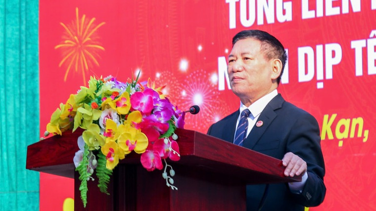 Phó Thủ tướng Chính phủ Hồ Đức Phớc phát biểu với nhân dân. (Ảnh: TUẤN SƠN)