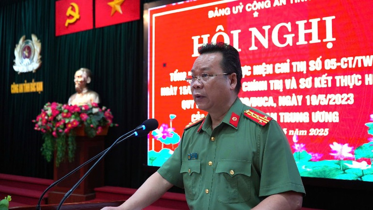 Đại tá Hà Văn Tuyên, Giám đốc Công an tỉnh Bắc Kạn phát biểu tại hội nghị. (Ảnh: THÙY DƯƠNG) Đại tá Hà Văn Tuyên, Giám đốc Công an tỉnh Bắc Kạn phát biểu tại hội nghị. (Ảnh: THÙY DƯƠNG)