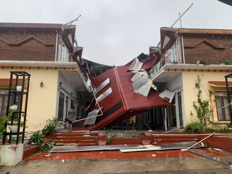 Khẩn trương khắc phục hậu quả, cứu người mắc kẹt, mất tích trong bão số 3 ảnh 49