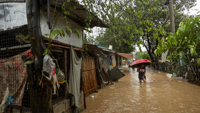 Philippines là quốc gia thường xuyên hứng chịu bão. Theo Trung tâm Giảm nhẹ thiên tai châu Á, Philippines hứng chịu trung bình 20 cơn bão mỗi năm, trong đó có những siêu bão với sức tàn phá lớn. (Ảnh: Tân Hoa Xã) Philippines là quốc gia thường xuyên hứng chịu bão. Theo Trung tâm Giảm nhẹ thiên tai châu Á, Philippines hứng chịu trung bình 20 cơn bão mỗi năm, trong đó có những siêu bão với sức tàn phá lớn. (Ảnh: Tân Hoa Xã)