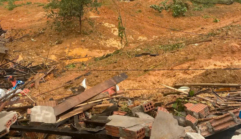 Hiện trường vụ sạt lở.