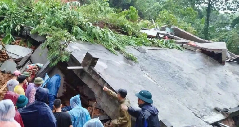 Hiện trường vụ sạt lở làm 5 người thương vong. (Ảnh: TRẦN HẢO)