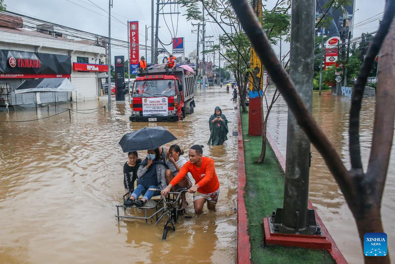 Yagi, được gọi là Enteng ở Philippines, là cơn bão thứ năm đổ bộ vào đất nước này trong năm nay. (Ảnh: Tân Hoa Xã) Yagi, được gọi là Enteng ở Philippines, là cơn bão thứ năm đổ bộ vào đất nước này trong năm nay. (Ảnh: Tân Hoa Xã)