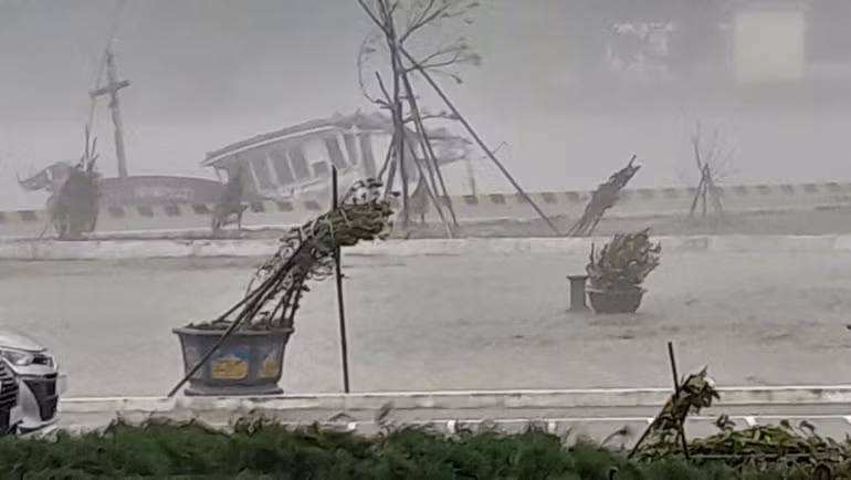 Khẩn trương khắc phục hậu quả, cứu người mắc kẹt, mất tích trong bão số 3 ảnh 21