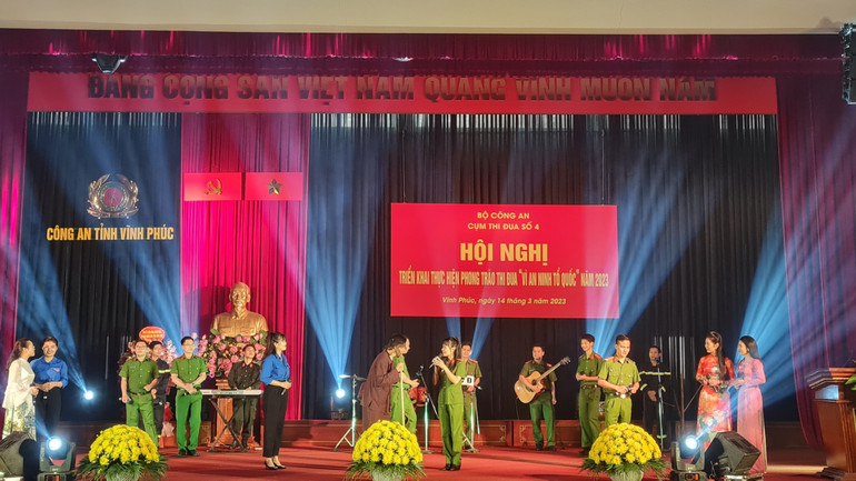 Tiết mục văn nghệ của Công an Vĩnh Phúc.
