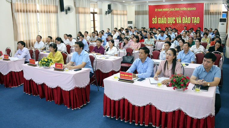 Đại biểu tham dự hội nghị.