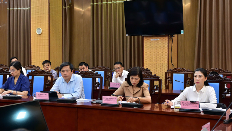 Các đại biểu dự buổi làm việc.