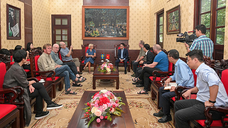 Quang cảnh buổi tiếp Đoàn công tác Viện đào tạo nâng cao báo chí Thụy Điển (FOJO). (Ảnh: THẾ ĐẠI)