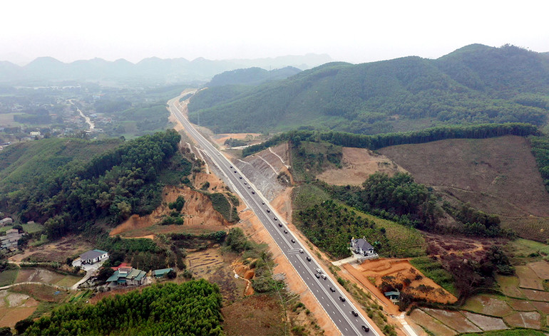 Tuyến đường cao tốc Tuyên Quang-Phú Thọ giúp phát triển kinh tế-xã hội, bảo đảm quốc phòng-an ninh và tạo kết nối liên vùng các tỉnh phía bắc.