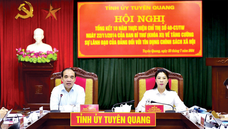 Các đồng chí chủ trì hội nghị.