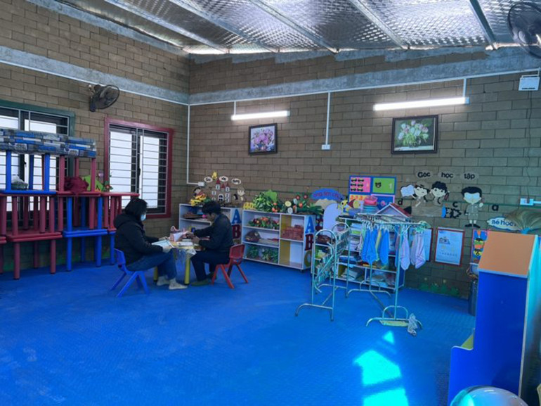 Bên trong một lớp học của Điểm trường. Bên trong một lớp học của Điểm trường.