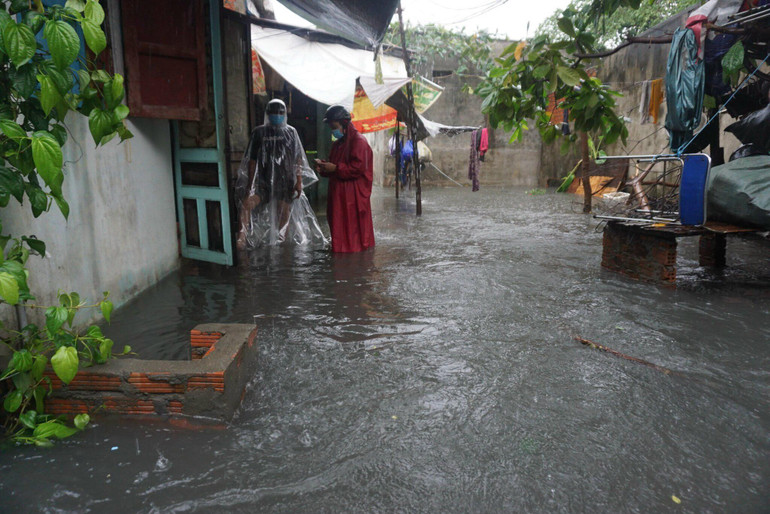 Mưa lũ cô lập hoàn toàn 65 hộ dân thôn Lộc Mỹ, xã Hòa Bắc, huyện Hòa Vang (ảnh tư liệu năm 2020).