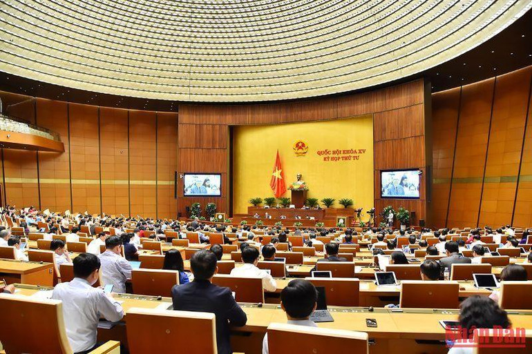 Quang cảnh phiên thảo luận tại hội trường về việc thực hiện chính sách, pháp luật về thực hành tiết kiệm, chống lãng phí giai đoạn 2016-2021.