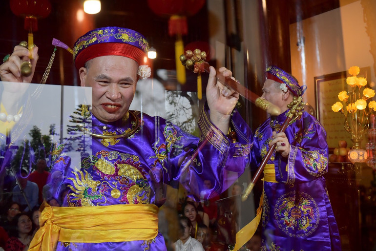 Một số thực hành nghi lễ hầu đồng tại Đền Kim Ngưu, phủ Tây Hồ trong khuôn khổ hội thảo.