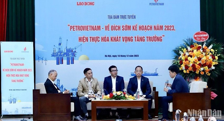 Các đại biểu thảo luận tại buổi tọa đàm.