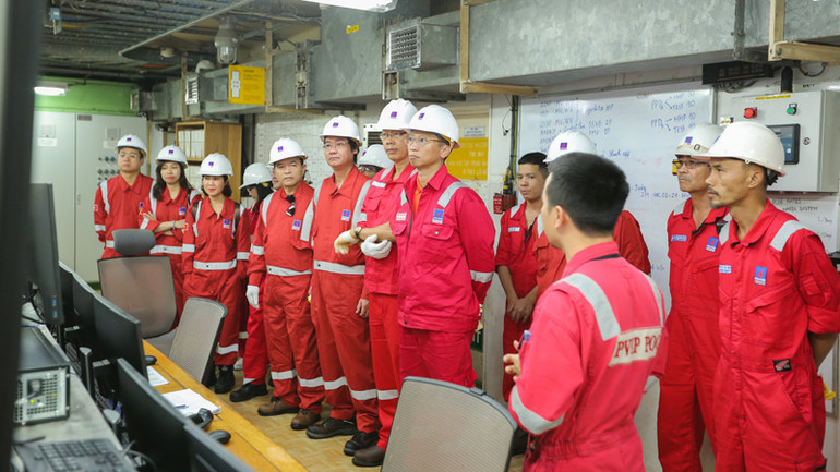 Tổng Giám đốc PVEP Trần Hồng Nam kiểm tra tình hình hoạt động tại các dự án.