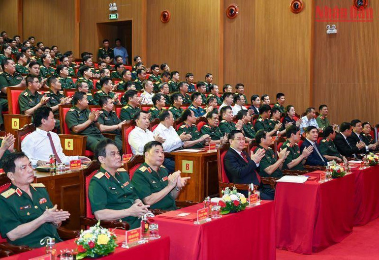 Chủ tịch Quốc hội Vương Đình Huệ và các đại biểu dự lễ khai giảng năm học 2022-2023 tại Học viện Quốc phòng. Chủ tịch Quốc hội Vương Đình Huệ và các đại biểu dự lễ khai giảng năm học 2022-2023 tại Học viện Quốc phòng.