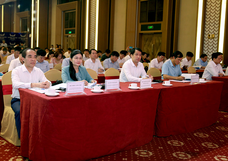 Các đại biểu tham dự hội nghị.