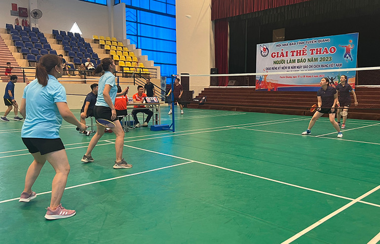 Nội dung thi đấu môn cầu lông đôi nữ.