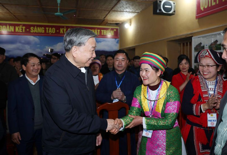 Tổng Bí thư Tô Lâm với nhân dân các dân tộc huyện Quản Bạ. Tổng Bí thư Tô Lâm với nhân dân các dân tộc huyện Quản Bạ.