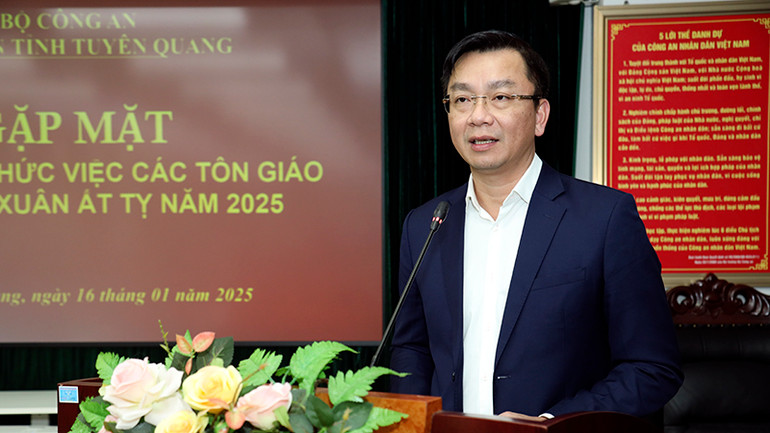 Đại tá Phạm Kim Đĩnh, Giám đốc Công an tỉnh Tuyên Quang phát biểu tại buổi gặp mặt.