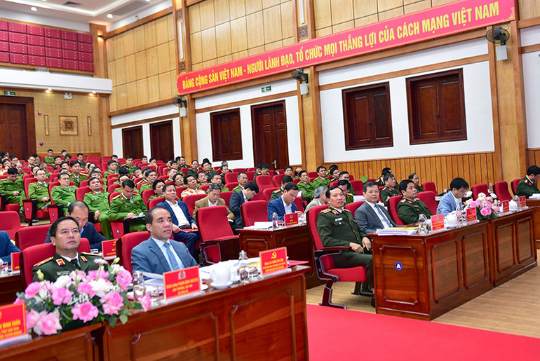 Các đại biểu tham dự hội nghị.