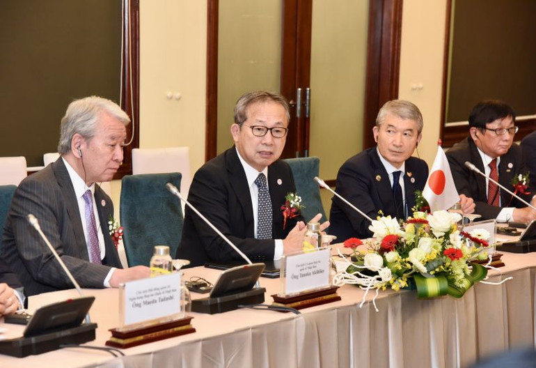 Các đại biểu cảm ơn Thủ tướng Chính phủ đối với những hỗ trợ cho hoạt động của các doanh nghiệp tại Việt Nam và cho sự thành công của Sáng kiến chung Việt Nam-Nhật Bản.