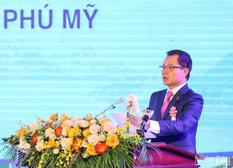 Đại diện Tập đoàn Phú Mỹ phát biểu.