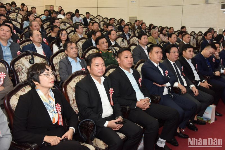 Các đại biểu tham dự hội nghị.