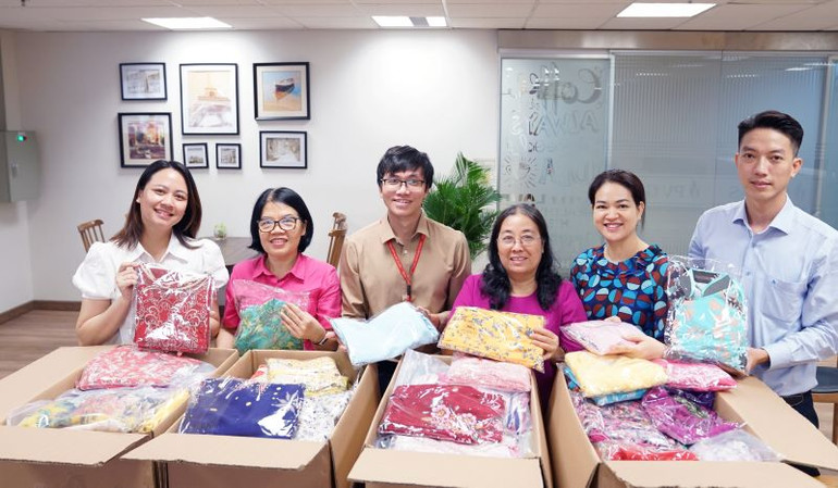 PV GAS gửi tặng hơn 250 bộ áo dài đến tỉnh Thái Bình.
