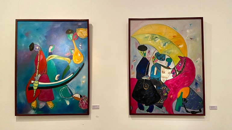 Tác phẩm “Giấc mơ yêu” và “Hạnh phúc vùng cao” của họa sĩ Nguyễn Quang Pháp.