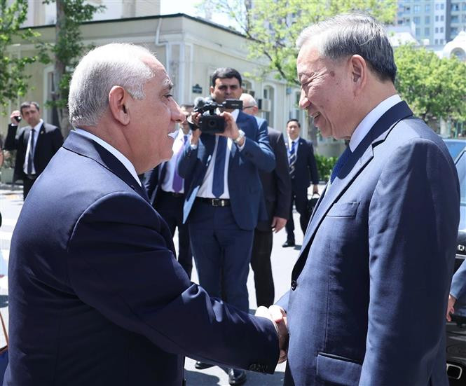 Tổng Bí thư Tô Lâm và Thủ tướng Azerbaijan Ali Asadov. (Ảnh: TTXVN)