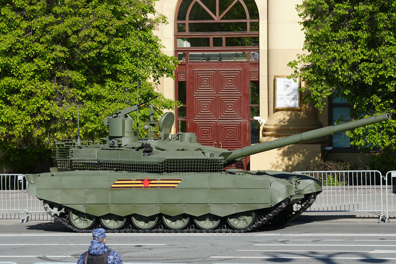 Xe chiến đấu hiện đại của Quân đội Nga sẵn sàng tiến vào Quảng trường Đỏ. Xe chiến đấu hiện đại của Quân đội Nga sẵn sàng tiến vào Quảng trường Đỏ.