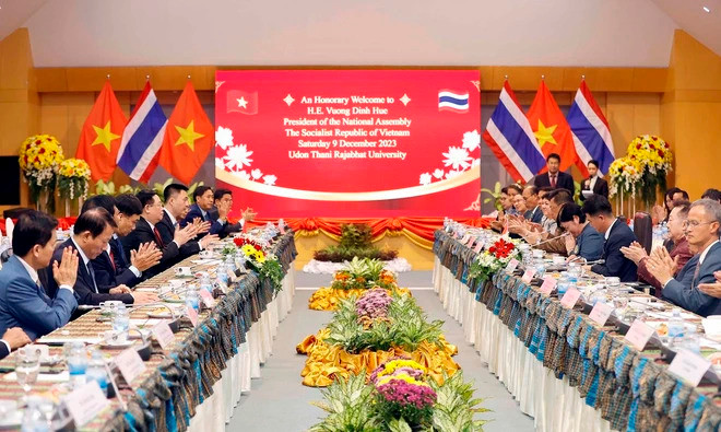 Chủ tịch Quốc hội Vương Đình Huệ thăm Đại học Hoàng gia Rajabhat Udon Thani.