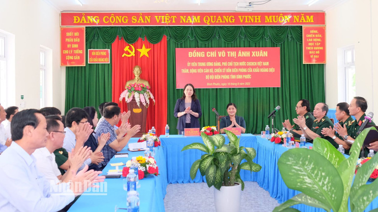 Phó Chủ tịch nước Võ Thị Ánh Xuân phát biểu tại buổi làm việc với cán bộ, chiến sĩ Đồn Biên phòng cửa khẩu Hoàng Diệu.