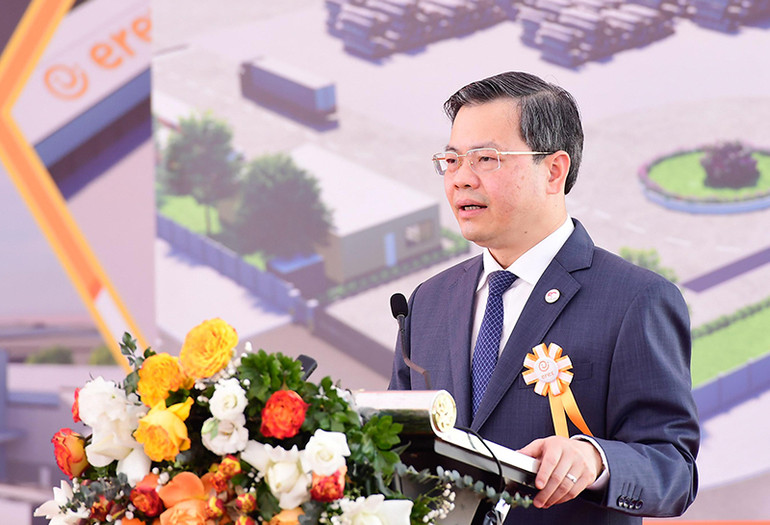 Đồng chí Nguyễn Văn Sơn, Chủ tịch Ủy ban nhân dân tỉnh Tuyên Quang phát biểu tại buổi lễ.