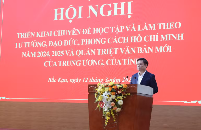 Bí thư Tỉnh ủy Bắc Kạn Hoàng Duy Chinh phát biểu tại hội nghị. (Ảnh: HƯƠNG DỊU) Bí thư Tỉnh ủy Bắc Kạn Hoàng Duy Chinh phát biểu tại hội nghị. (Ảnh: HƯƠNG DỊU)