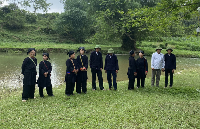 Hát Sli ở chợ tình Xuân Dương năm 2023. Ảnh: XUÂN NGHIỆP.