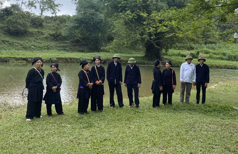 Hát Sli ở chợ tình Xuân Dương năm 2023. Ảnh: XUÂN NGHIỆP.