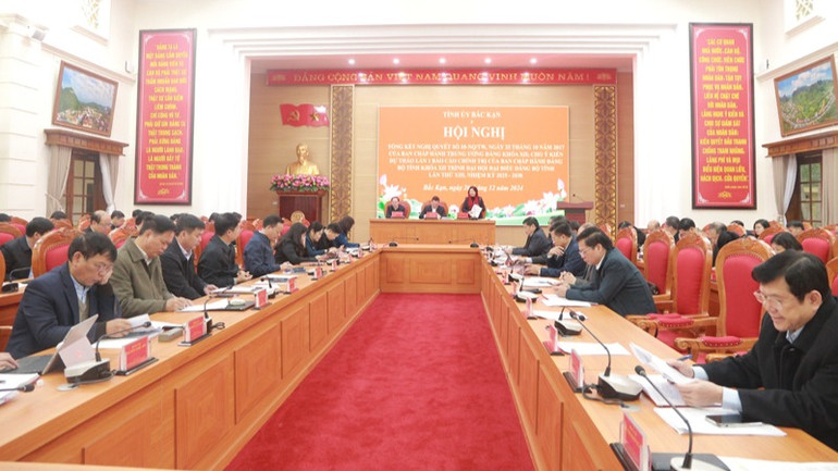 Hội nghị có sự tham dự của toàn bộ lãnh đạo chủ chốt của tỉnh Bắc Kạn. (Ảnh: TUẤN SƠN)