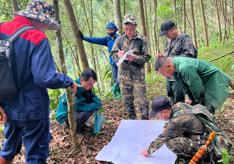 Thống kê, kiểm đếm ngoài thực địa phục vụ giải phóng mặt bằng cho dự án. (Ảnh: ĐĂNG TRÌNH) Thống kê, kiểm đếm ngoài thực địa phục vụ giải phóng mặt bằng cho dự án. (Ảnh: ĐĂNG TRÌNH)