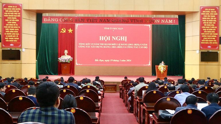 Hội nghị có sự tham gia của lãnh đạo chủ chốt toàn tỉnh Bắc Kạn. (Ảnh: TUẤN SƠN) Hội nghị có sự tham gia của lãnh đạo chủ chốt toàn tỉnh Bắc Kạn. (Ảnh: TUẤN SƠN)