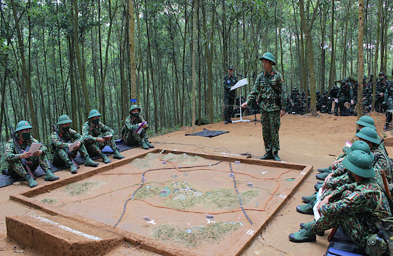 Vui xuân mới không quên nhiệm vụ sẵn sàng chiến đấu.