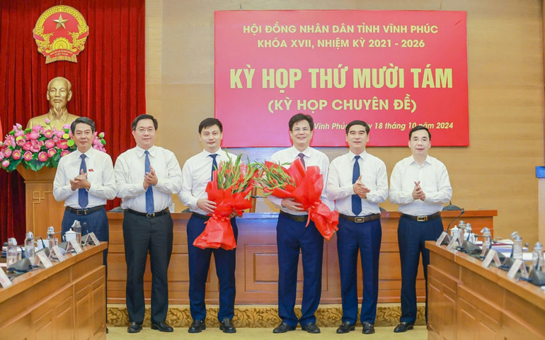 Lãnh đạo tỉnh chúc mừng tân Phó Chủ tịch Hội đồng nhân dân tỉnh. Lãnh đạo tỉnh chúc mừng tân Phó Chủ tịch Hội đồng nhân dân tỉnh.