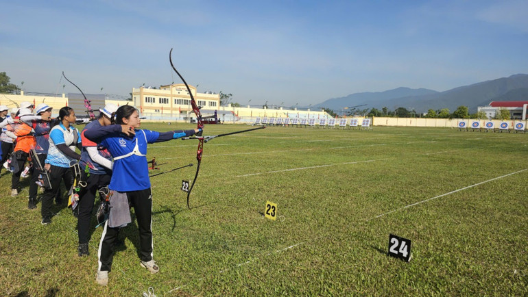 Các vận động viên thi đấu nội dung cung toàn năng.